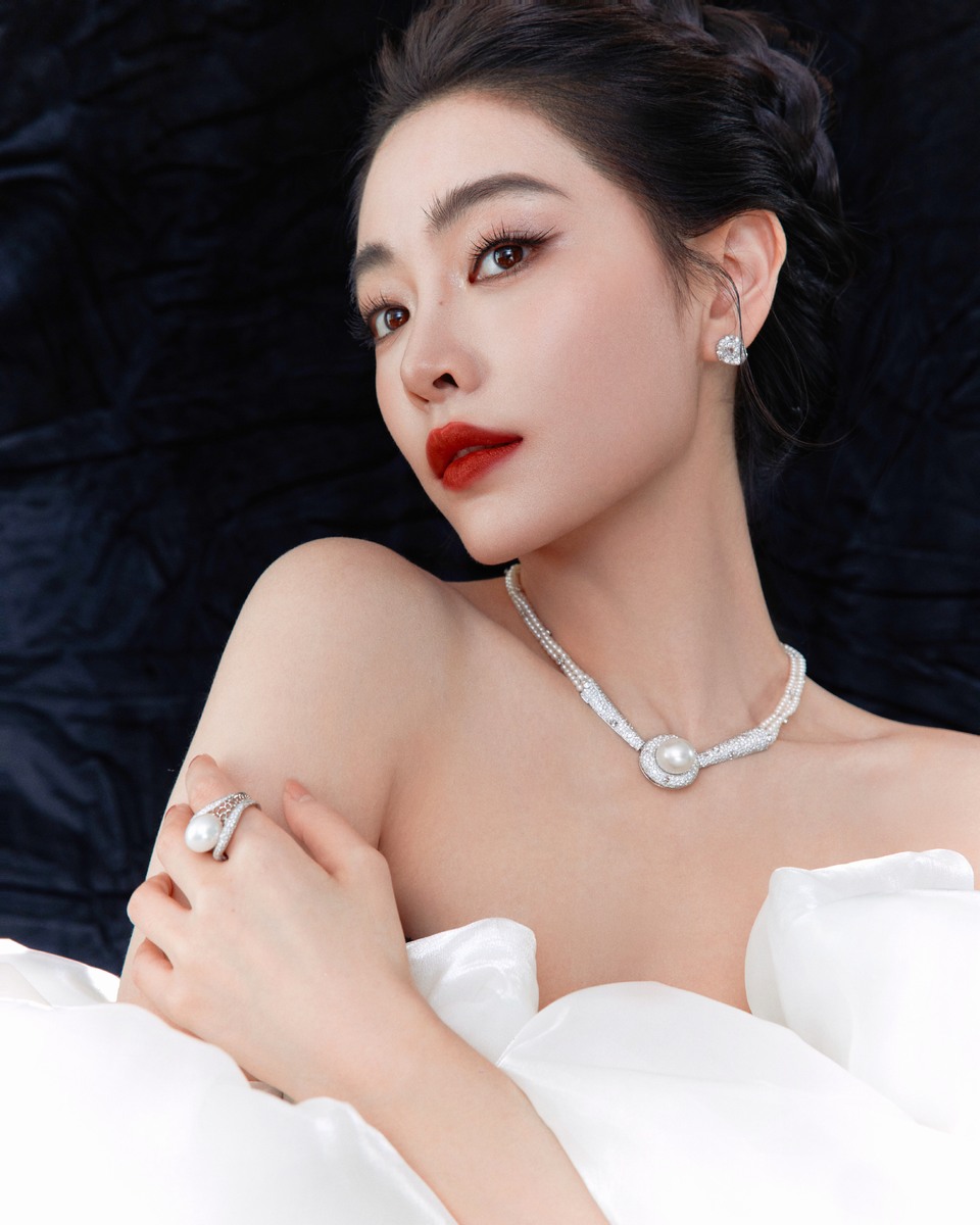 许佳琪黑白华章剧韵流芳 灵感定格尽显柔美与从容  第4张