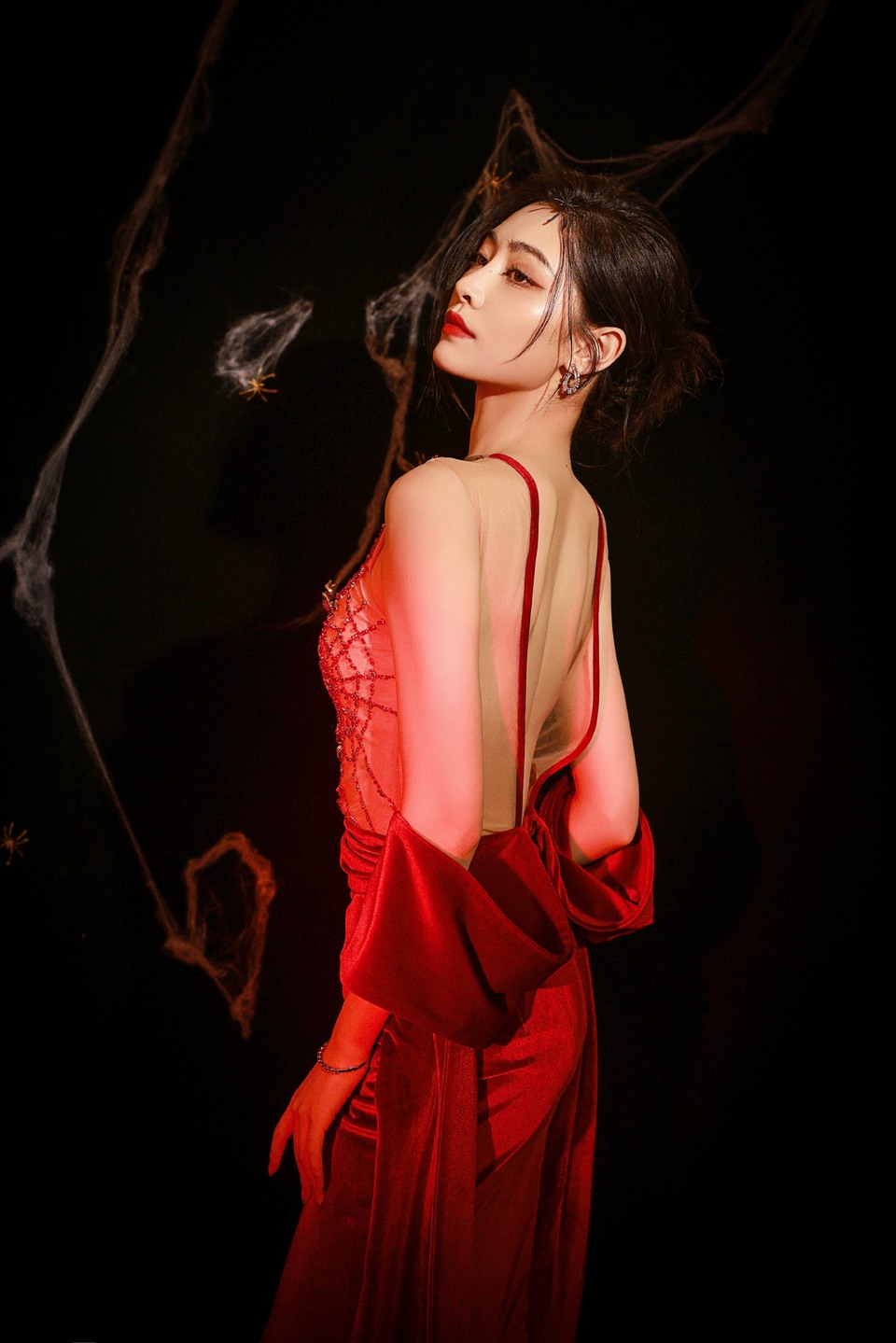 许佳琪如燃烧的火焰 似绽放的晚霞热烈而瞩目  第9张