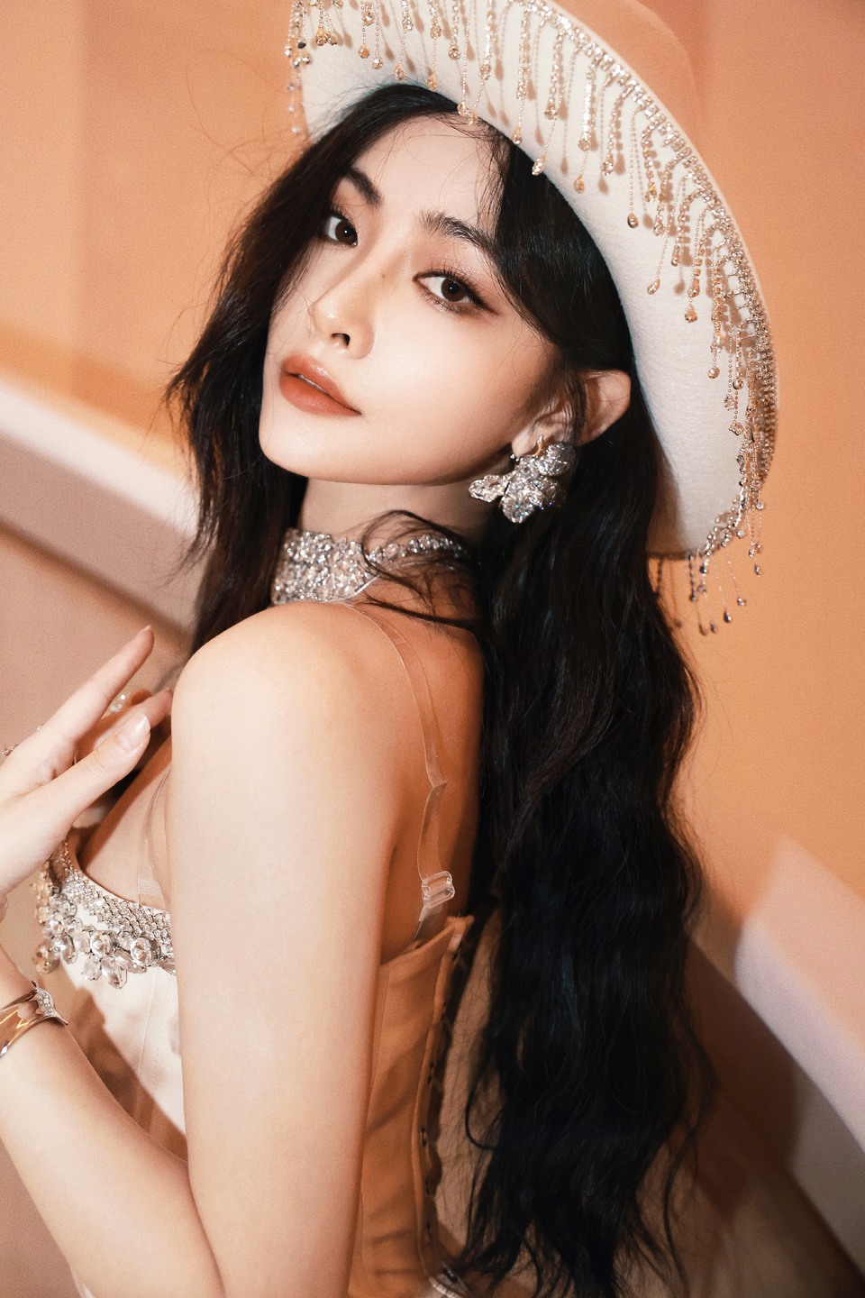 许佳琪顾盼生辉动静皆宜 释放率性活力  第9张