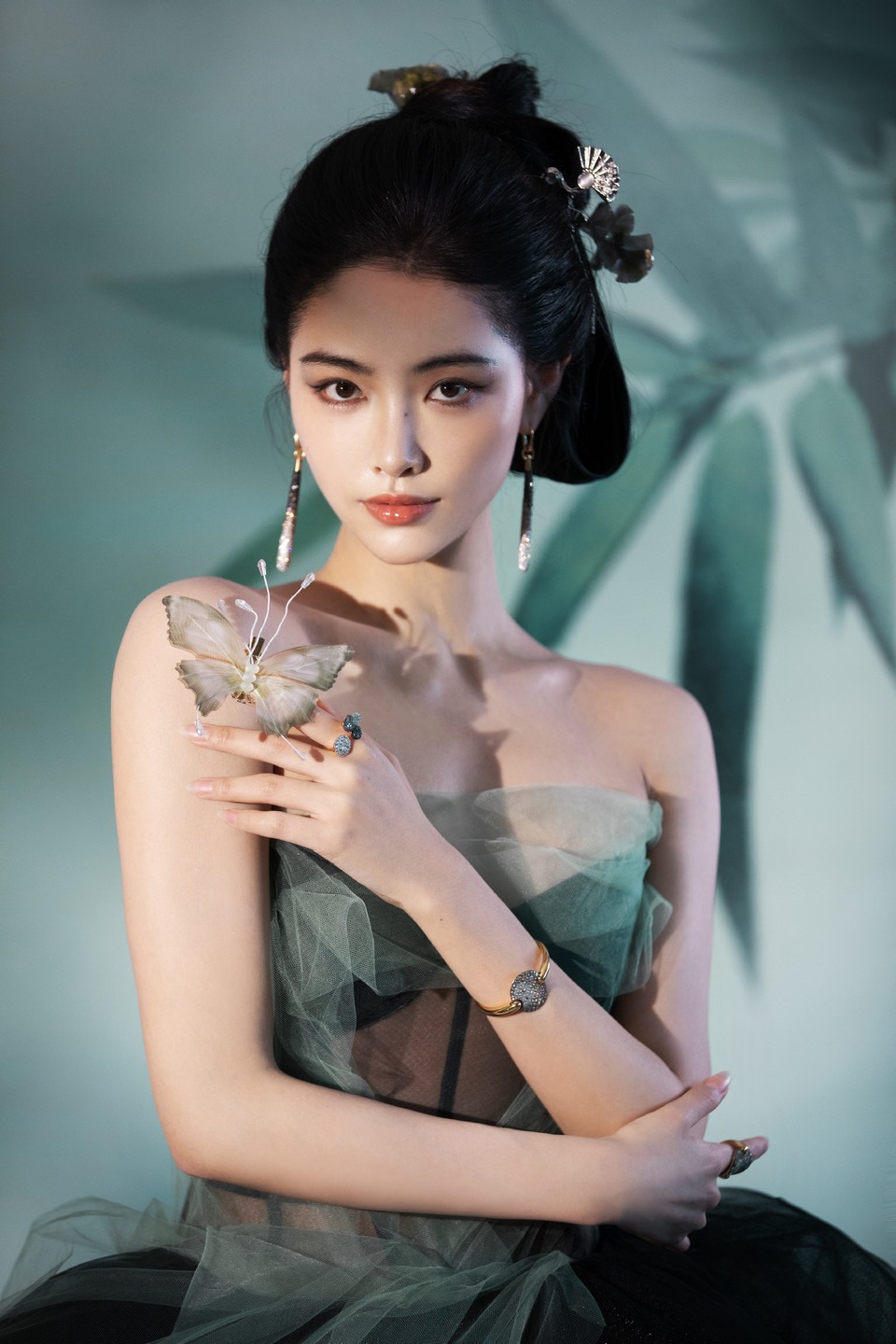 许佳琪以墨为骨以水为肌 每一处晕染勾勒锦衣之华