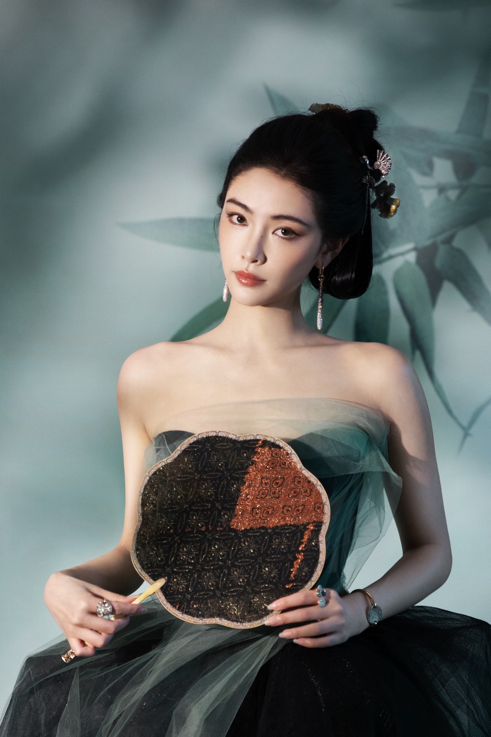 许佳琪以墨为骨以水为肌 每一处晕染勾勒锦衣之华
