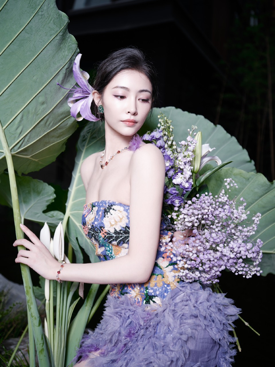许佳琪鲜花簇拥如梦如幻 紫罗兰静静地绽放  第9张