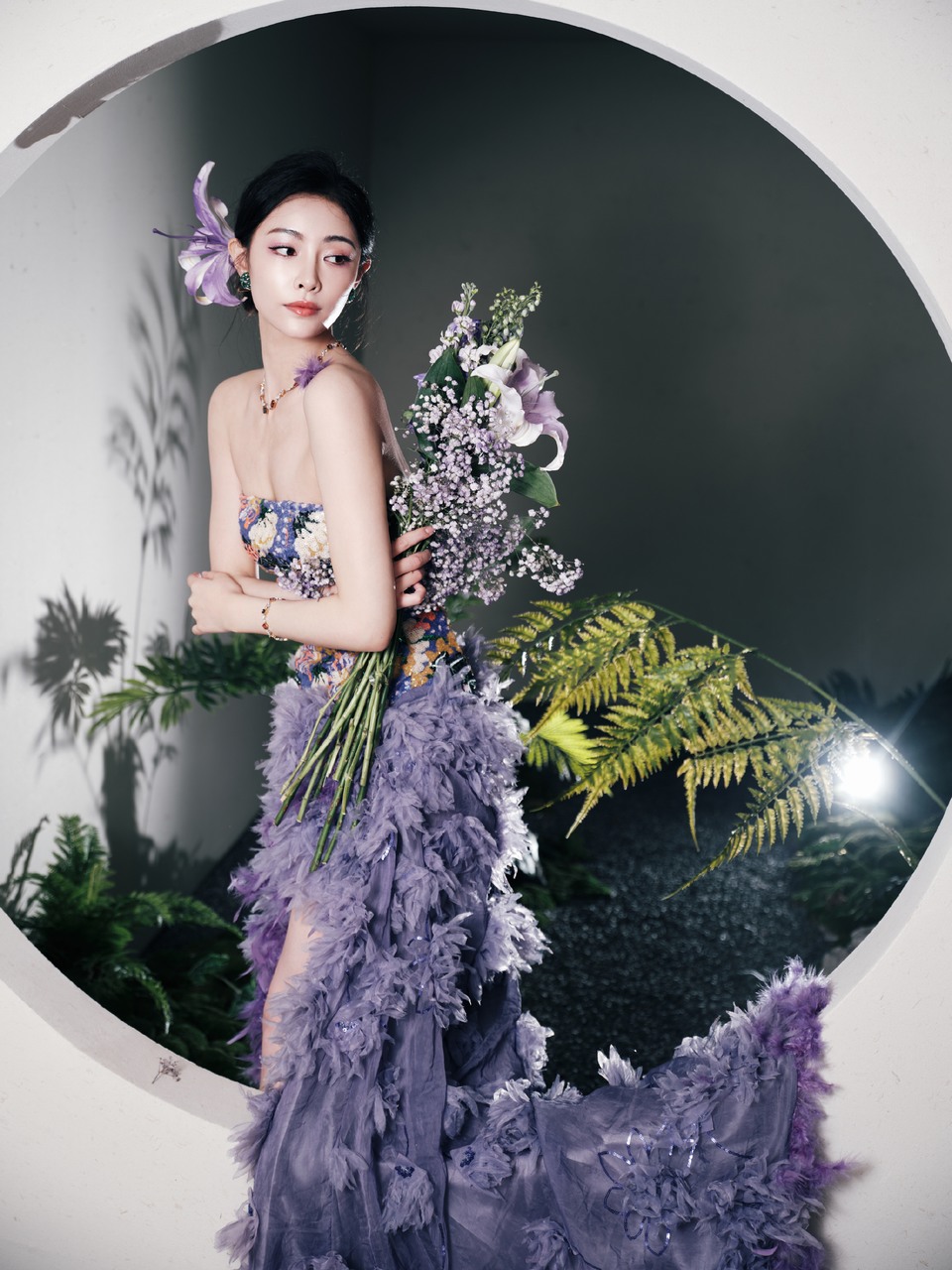 许佳琪鲜花簇拥如梦如幻 紫罗兰静静地绽放  第2张