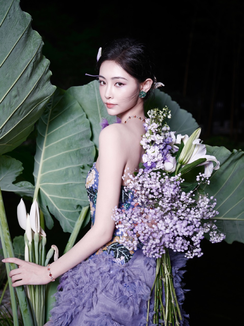 许佳琪鲜花簇拥如梦如幻 紫罗兰静静地绽放  第3张