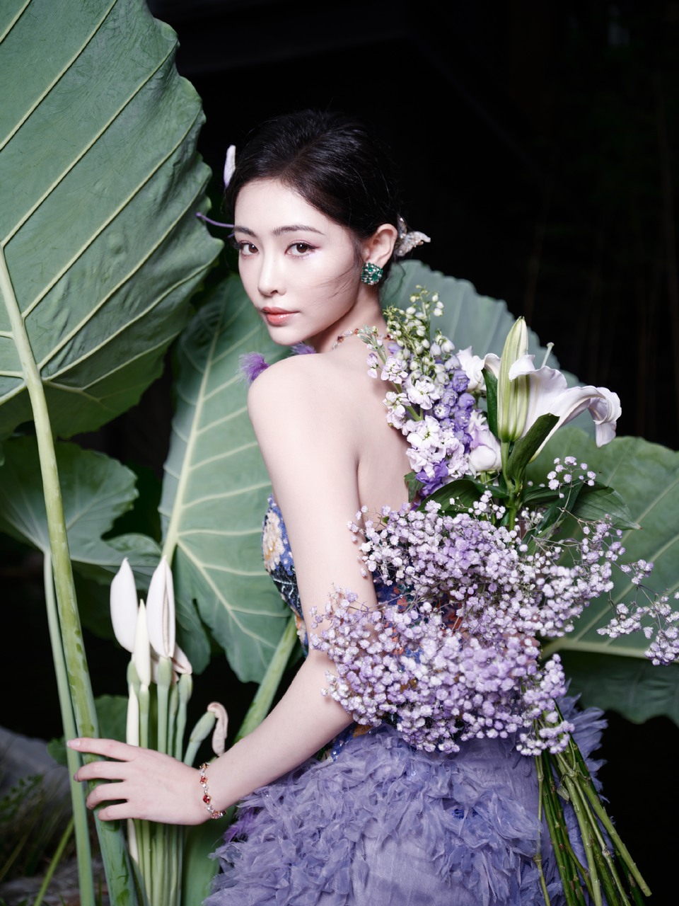 许佳琪鲜花簇拥如梦如幻 紫罗兰静静地绽放  第10张