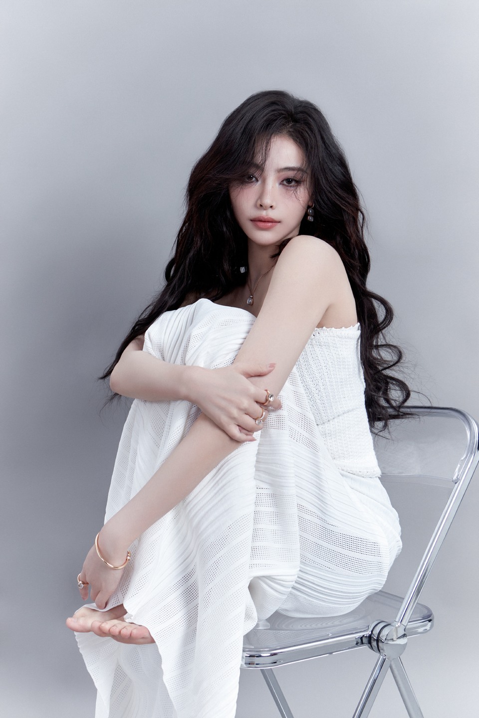 许佳琪长发披肩演绎优雅魅力 似你无限蔓延的温柔  第3张