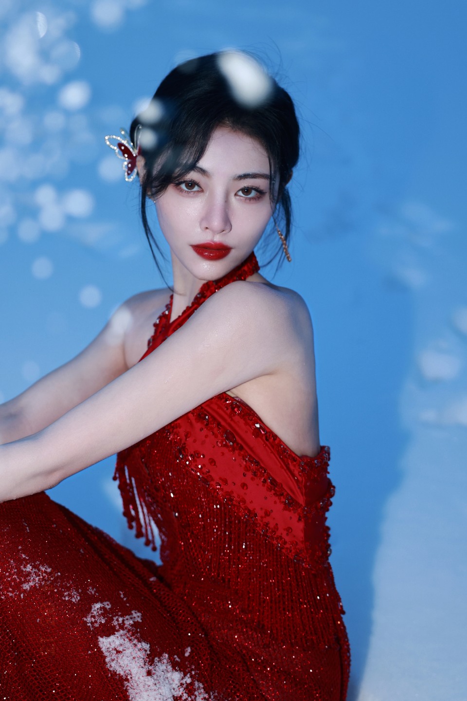 许佳琪雪花与红裙共舞 记录生活中美好时刻  第8张