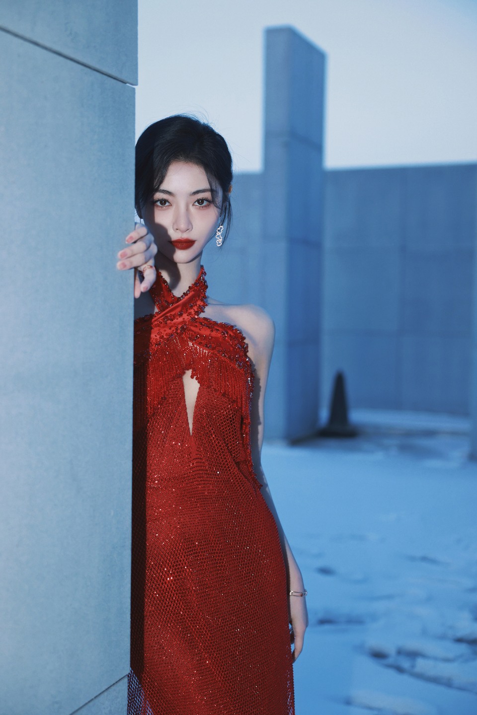 许佳琪雪花与红裙共舞 记录生活中美好时刻  第6张