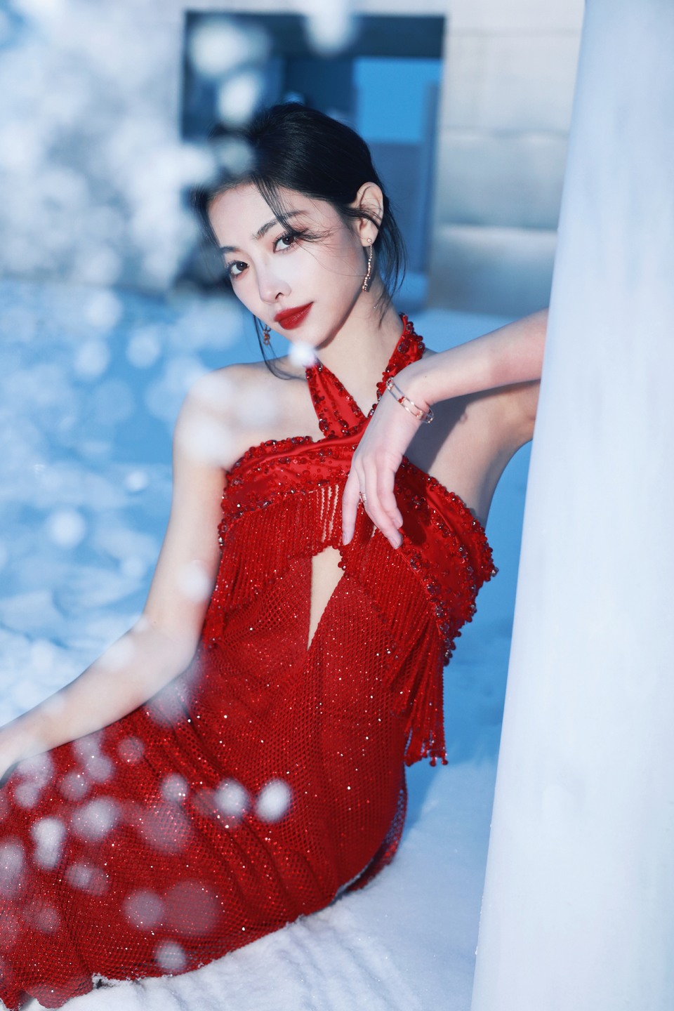 许佳琪雪花与红裙共舞 记录生活中美好时刻  第9张