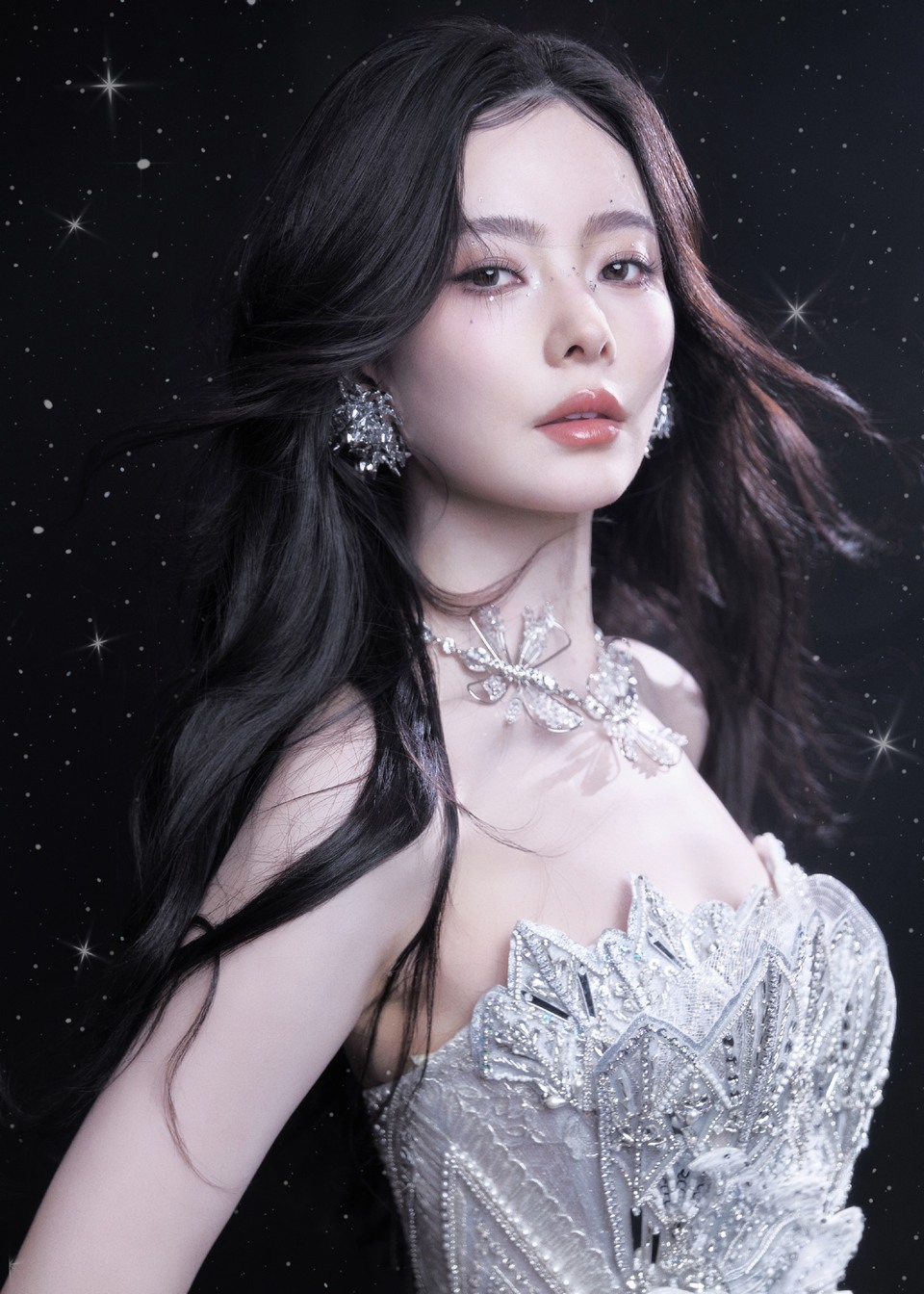 陈卓璇似星辰落于裙间 璀璨星幕下绽放夺目光芒  第6张