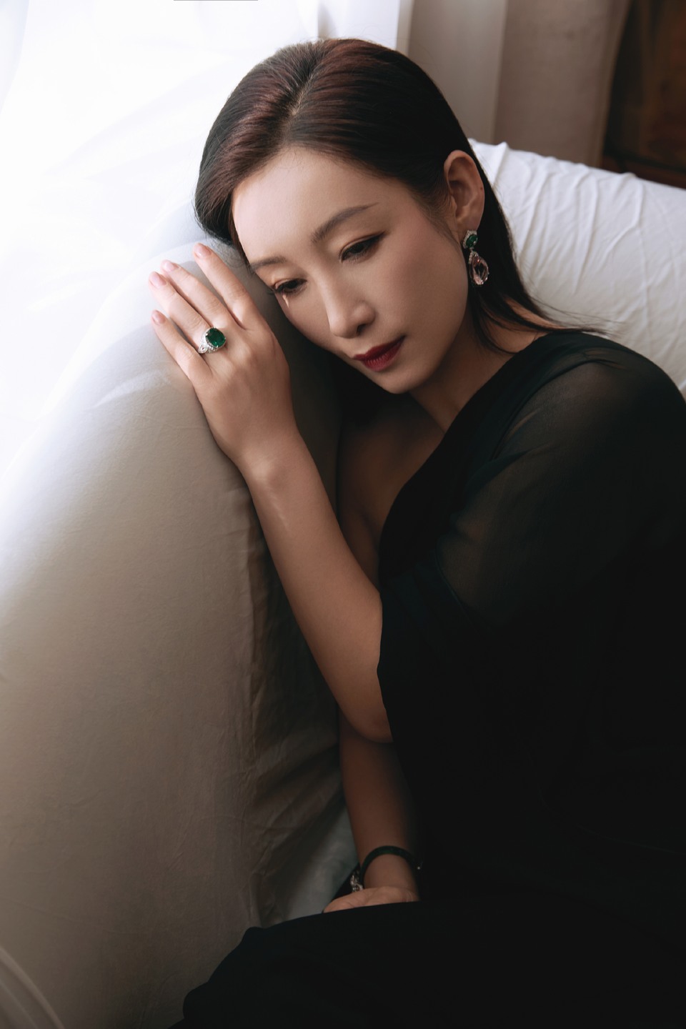 秦海璐光影流转优雅穿行 自由随心镜头记录美好  第9张