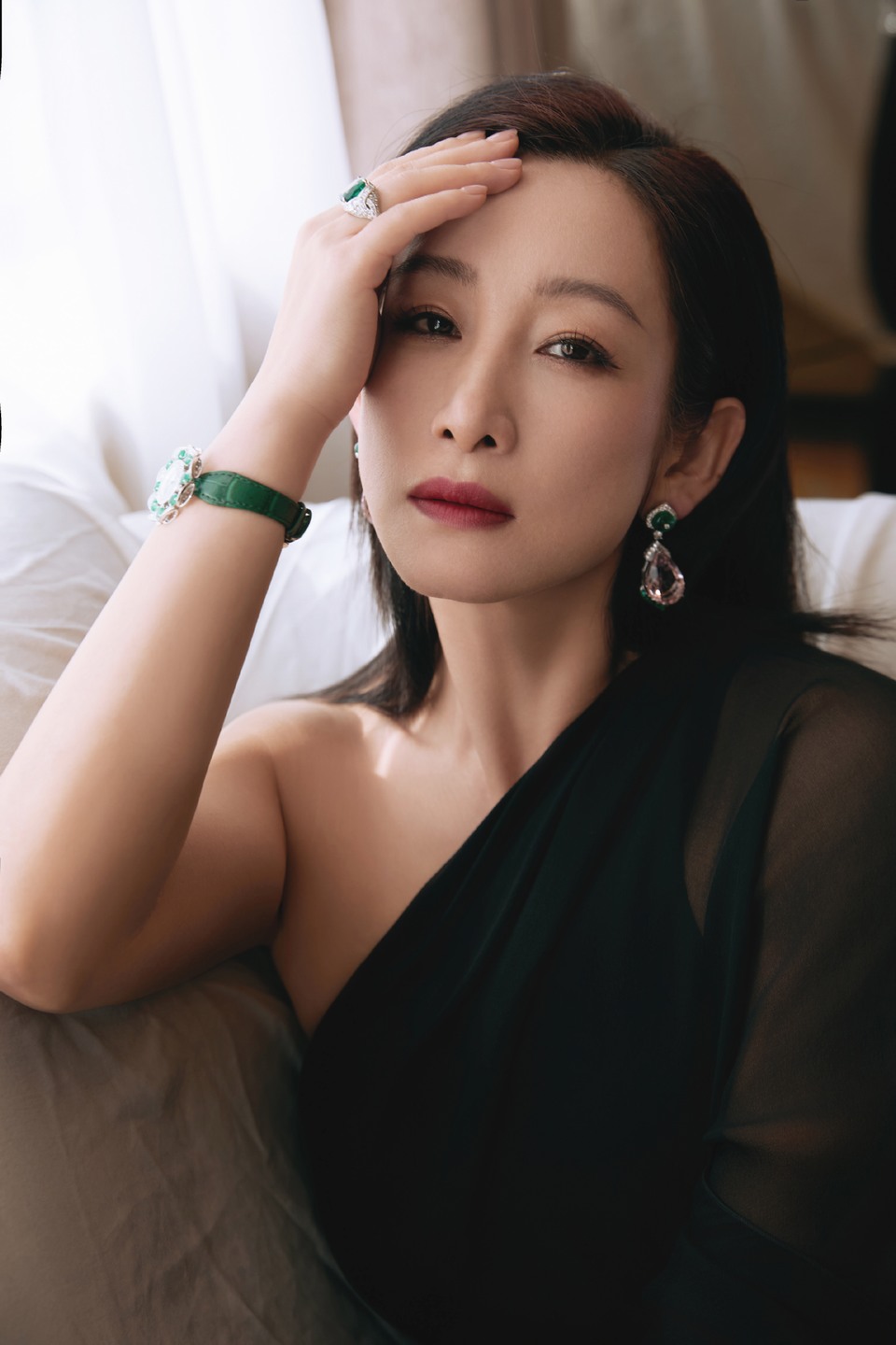 秦海璐光影流转优雅穿行 自由随心镜头记录美好  第4张