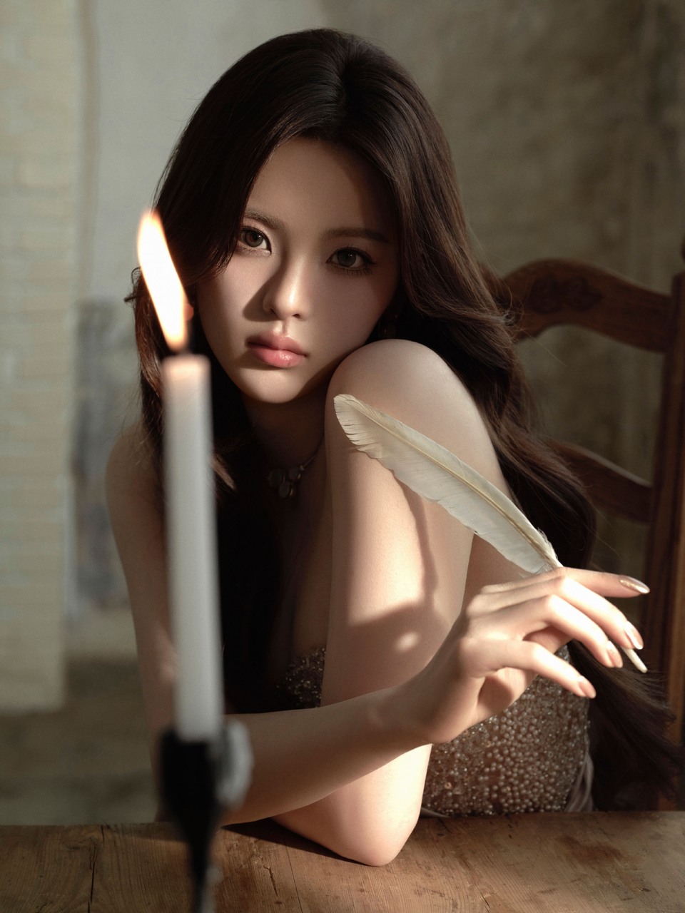 杨超越抱龙听钟 沉浸式坠入中世纪的诗意一梦  第10张