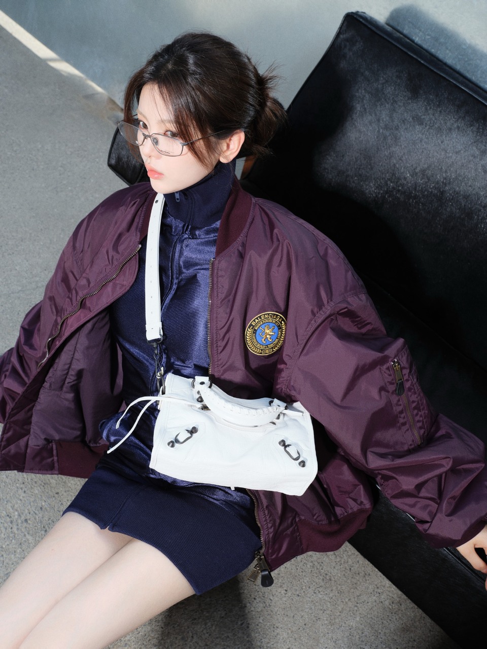 杨超越叠穿异形美学 穿上运动高跟鞋玩转叛逆运动风  第3张