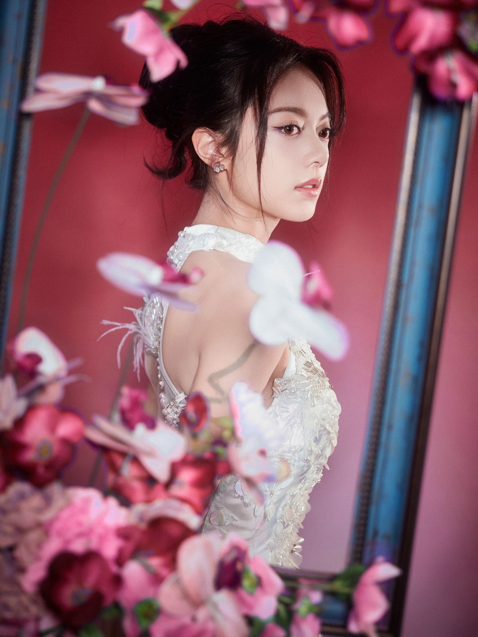 赵今麦裙袂旖旎点缀 摇曳馥郁柔美写意曼妙  第2张