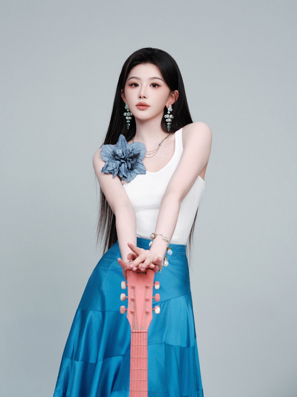 孔雪儿轻盈自若松弛满分 演绎甜酷时尚态度  第8张