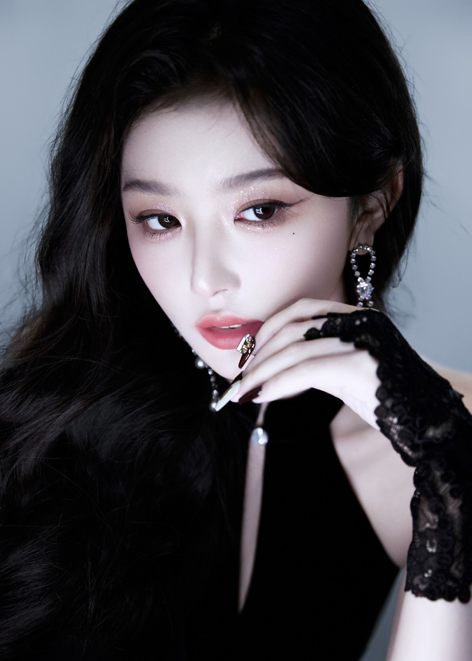 孔雪儿飒爽登场轻盈而行 跳一首黑色圆舞曲  第10张