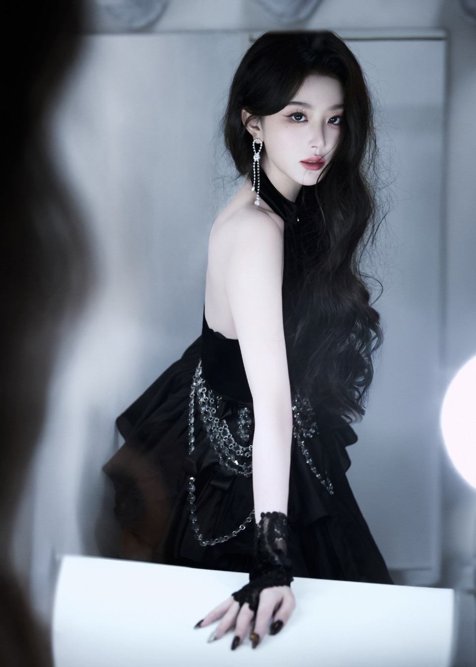 孔雪儿飒爽登场轻盈而行 跳一首黑色圆舞曲  第8张
