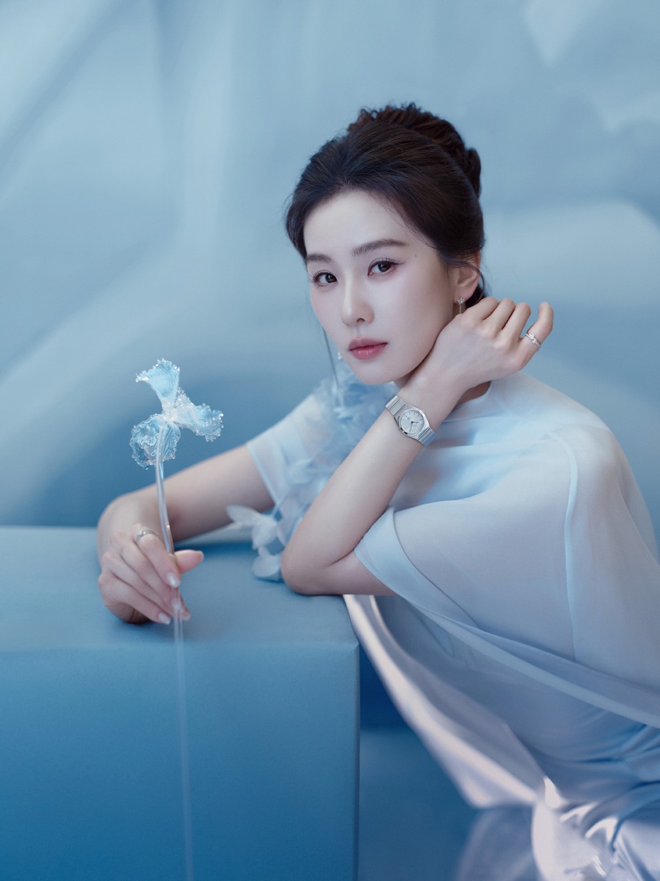 刘诗诗在动与静之间幻蓝入梦 寻觅此刻最美的蓝调  第7张