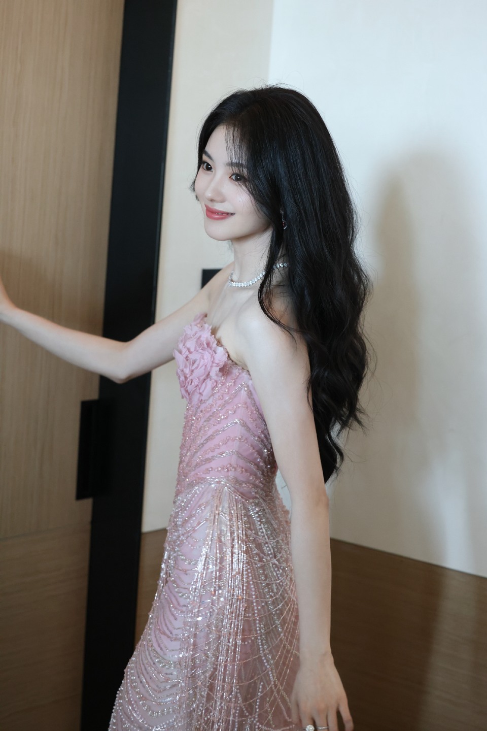 刘浩存雾粉织光羽落生香 携着细碎星光一步一景  第7张