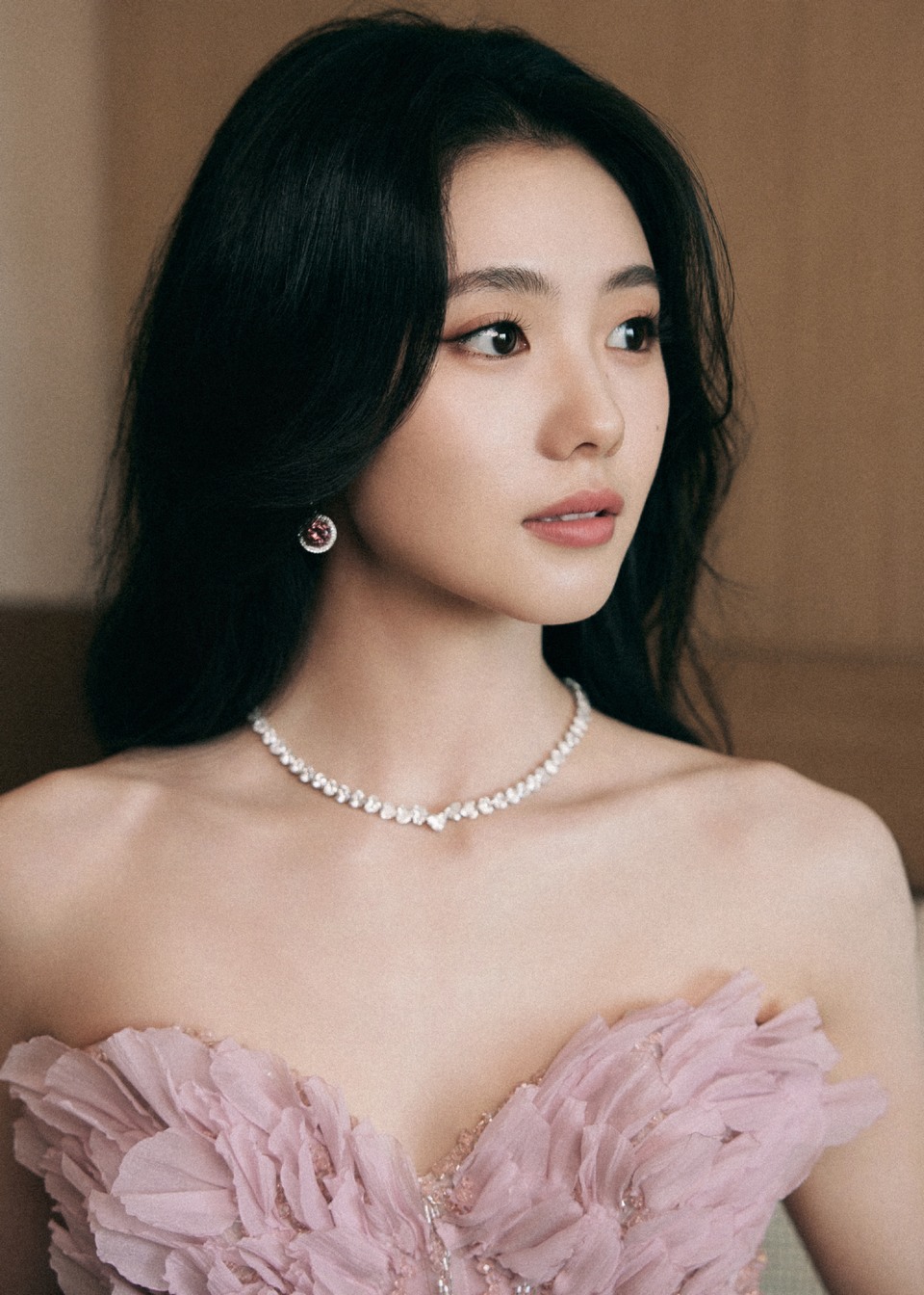 刘浩存雾粉织光羽落生香 携着细碎星光一步一景  第5张