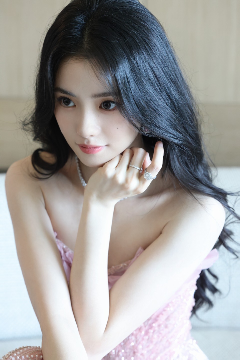 刘浩存雾粉织光羽落生香 携着细碎星光一步一景  第10张