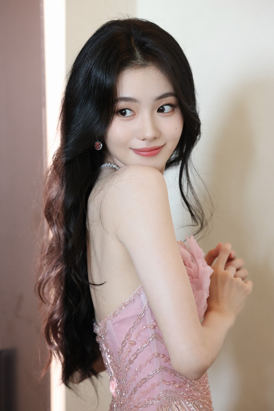 刘浩存雾粉织光羽落生香 携着细碎星光一步一景  第6张