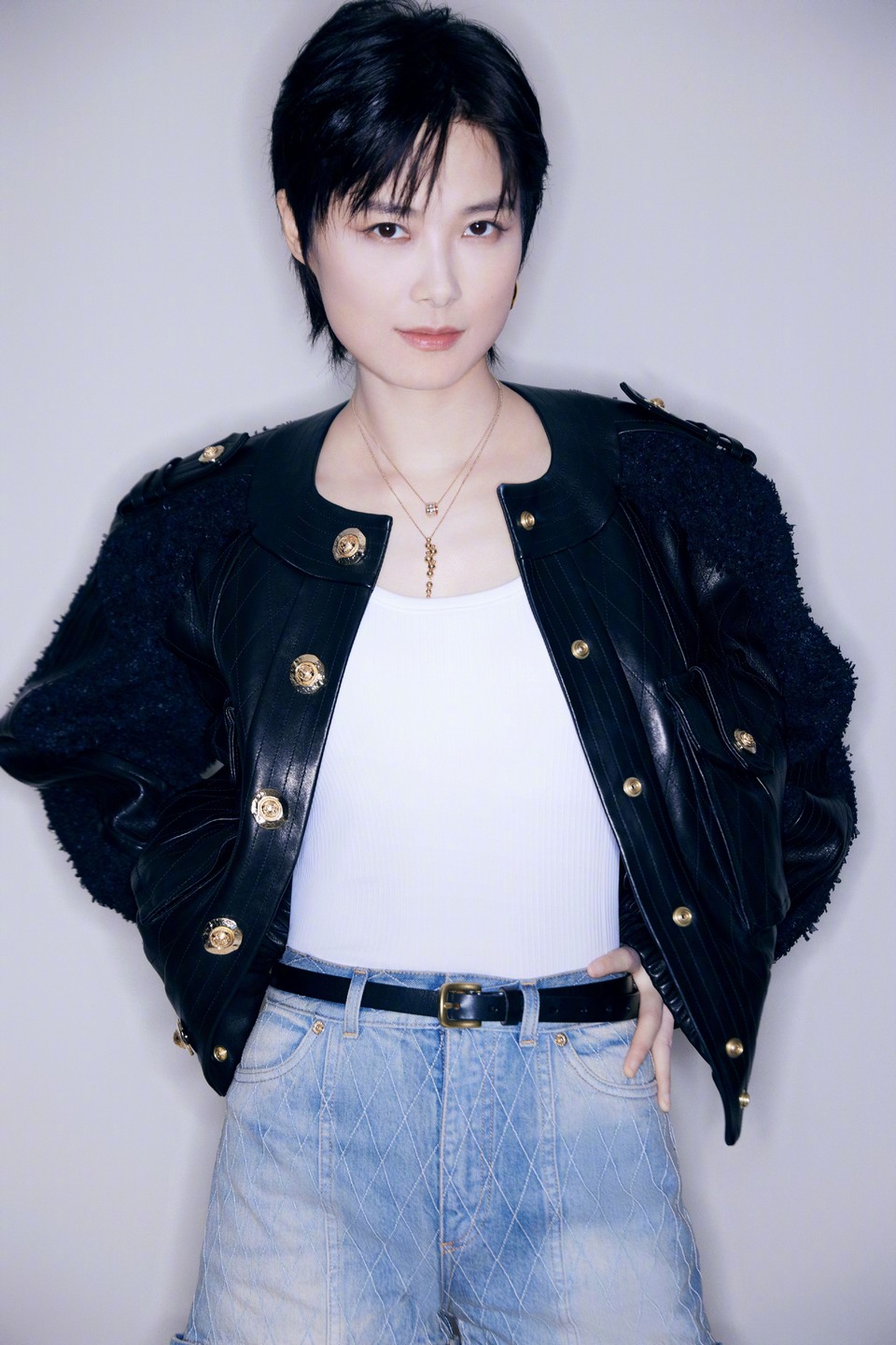李宇春舒展自我锐而不凡 抛开框架束缚本真自成型格  第9张