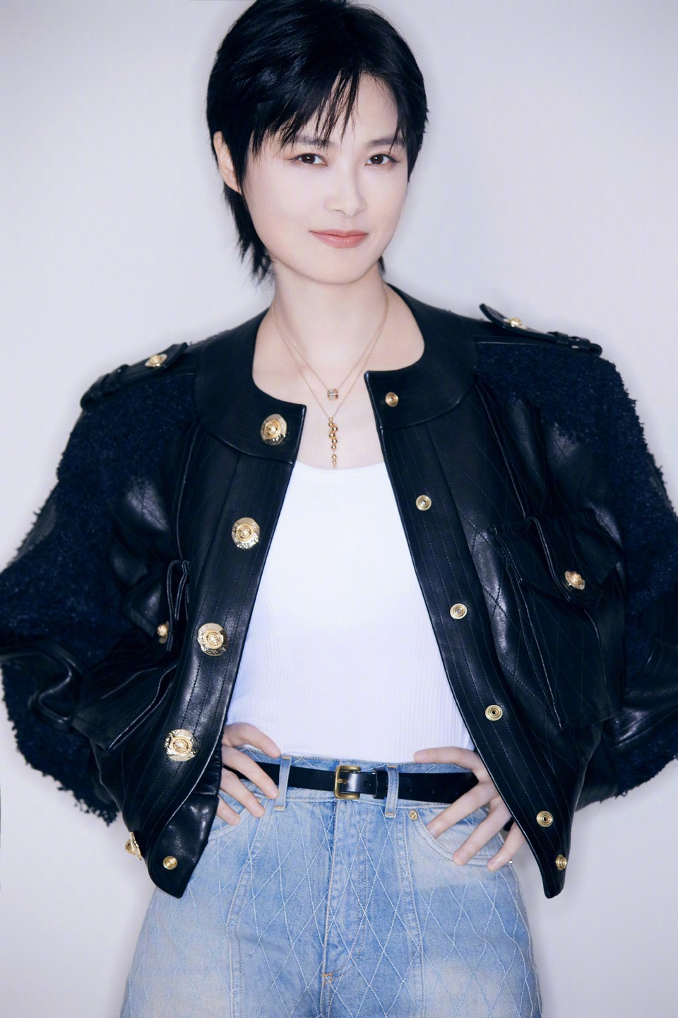李宇春舒展自我锐而不凡 抛开框架束缚本真自成型格  第11张