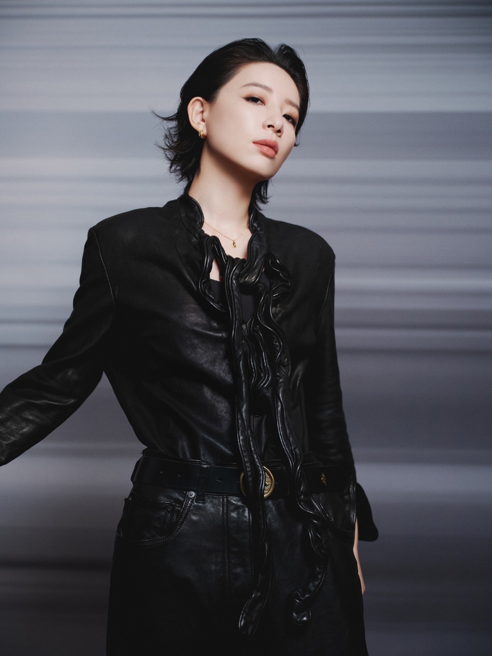 李斯丹妮生来刚柔并济 英姿交错共赴巅峰  第2张
