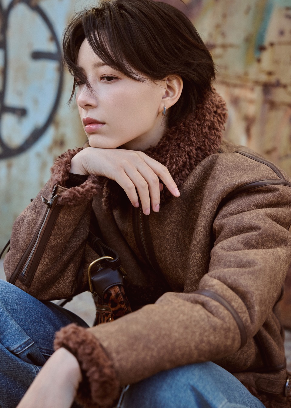 李斯丹妮挺括外套复古飒爽 自由切换不同场景  第6张