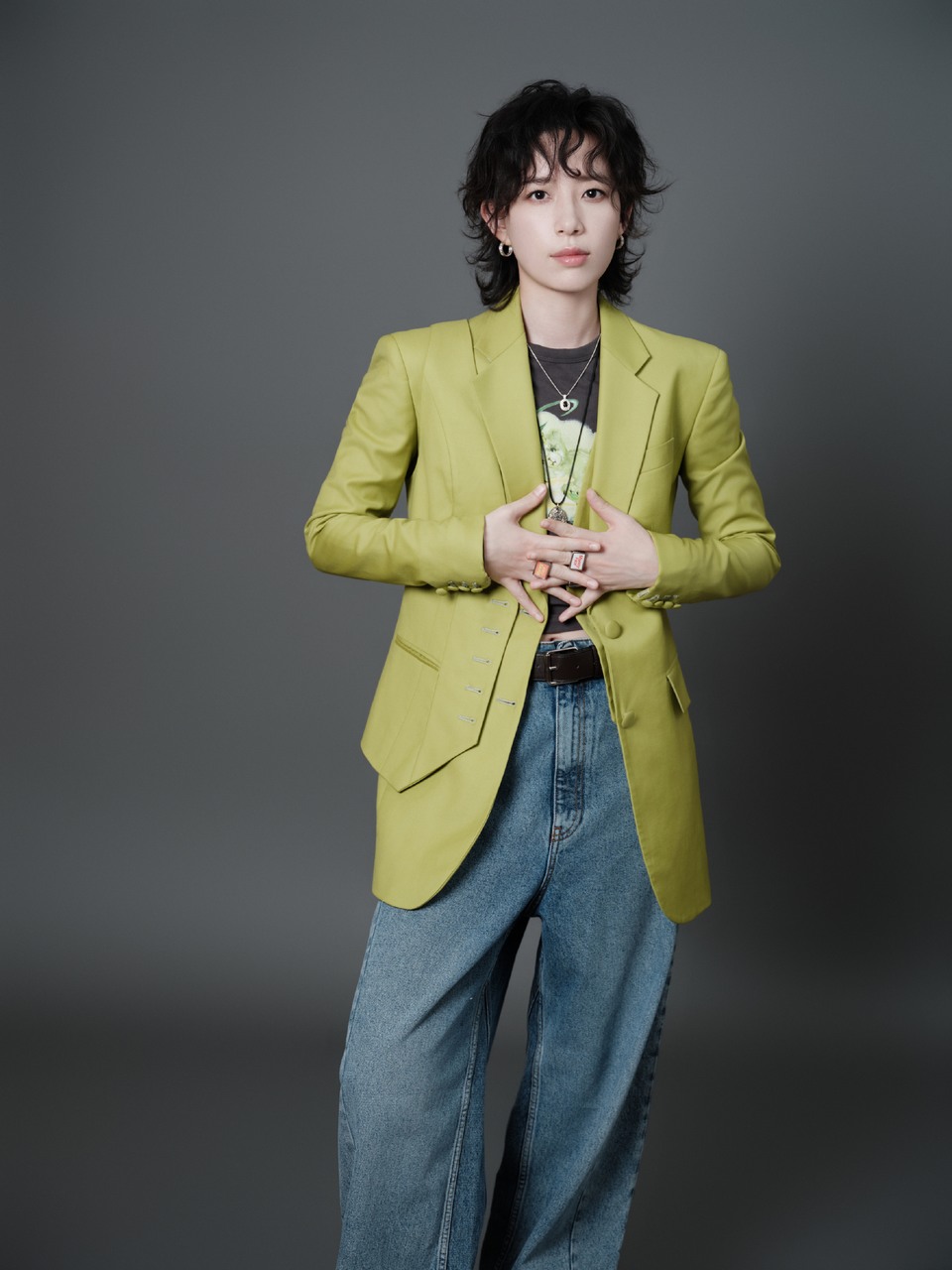 李斯丹妮将飒爽与妩媚揉成独一份的格调  第3张
