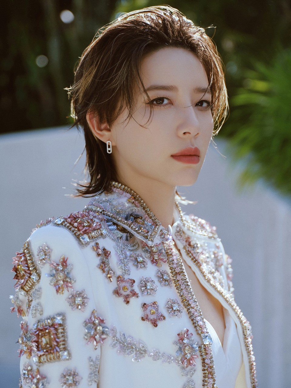 李斯丹妮在白与金的粉彩世界里 万物都变得温柔