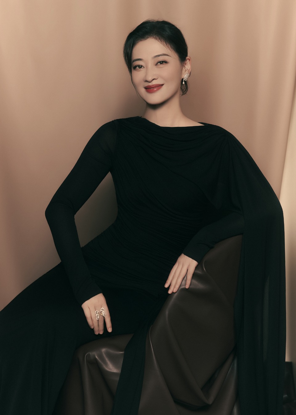 梅婷流光之间凝聚东方浪漫 优雅之名致敬影像盛典