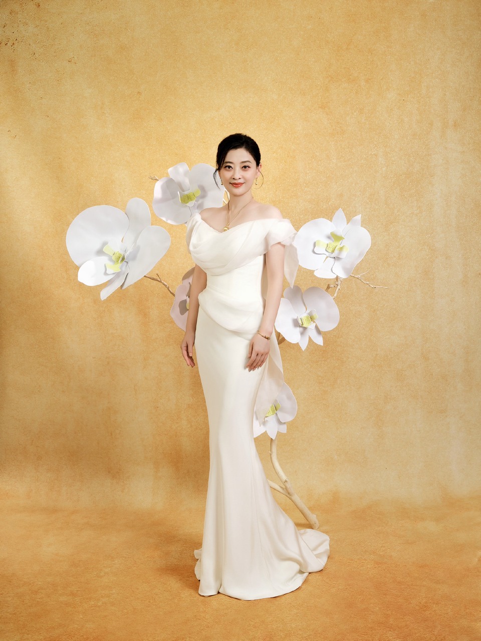 梅婷笑靥如花灿若星辰 共同见证美好生活