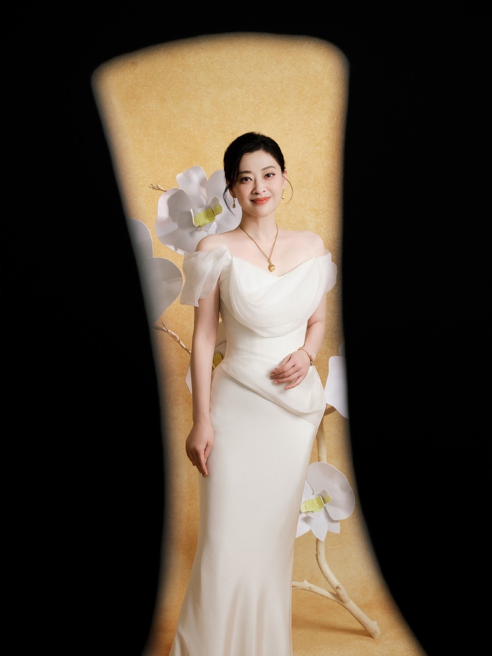 梅婷笑靥如花灿若星辰 共同见证美好生活