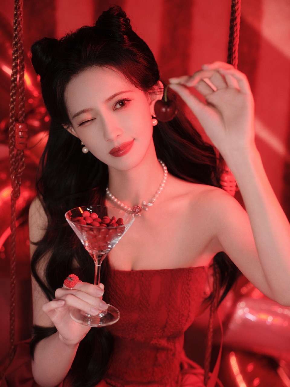 孟子义樱桃染红裙 红衣焕新彩开启灿烂新篇章  第10张