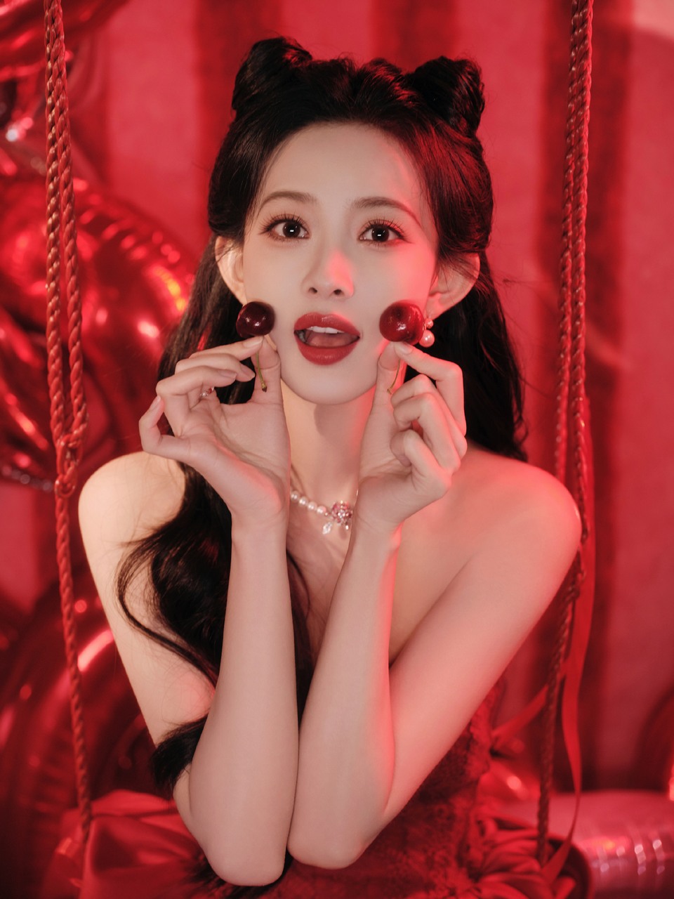 孟子义樱桃染红裙 红衣焕新彩开启灿烂新篇章  第7张