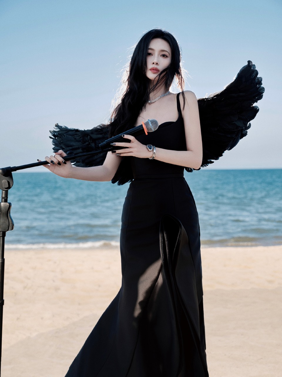 孟子义黑羽汇就天使翅膀 以热烈自由化作音乐信仰