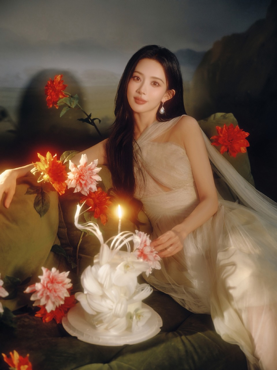 孟子义轻羽扶风漫舞 朦胧轮廓赋予圣洁之美