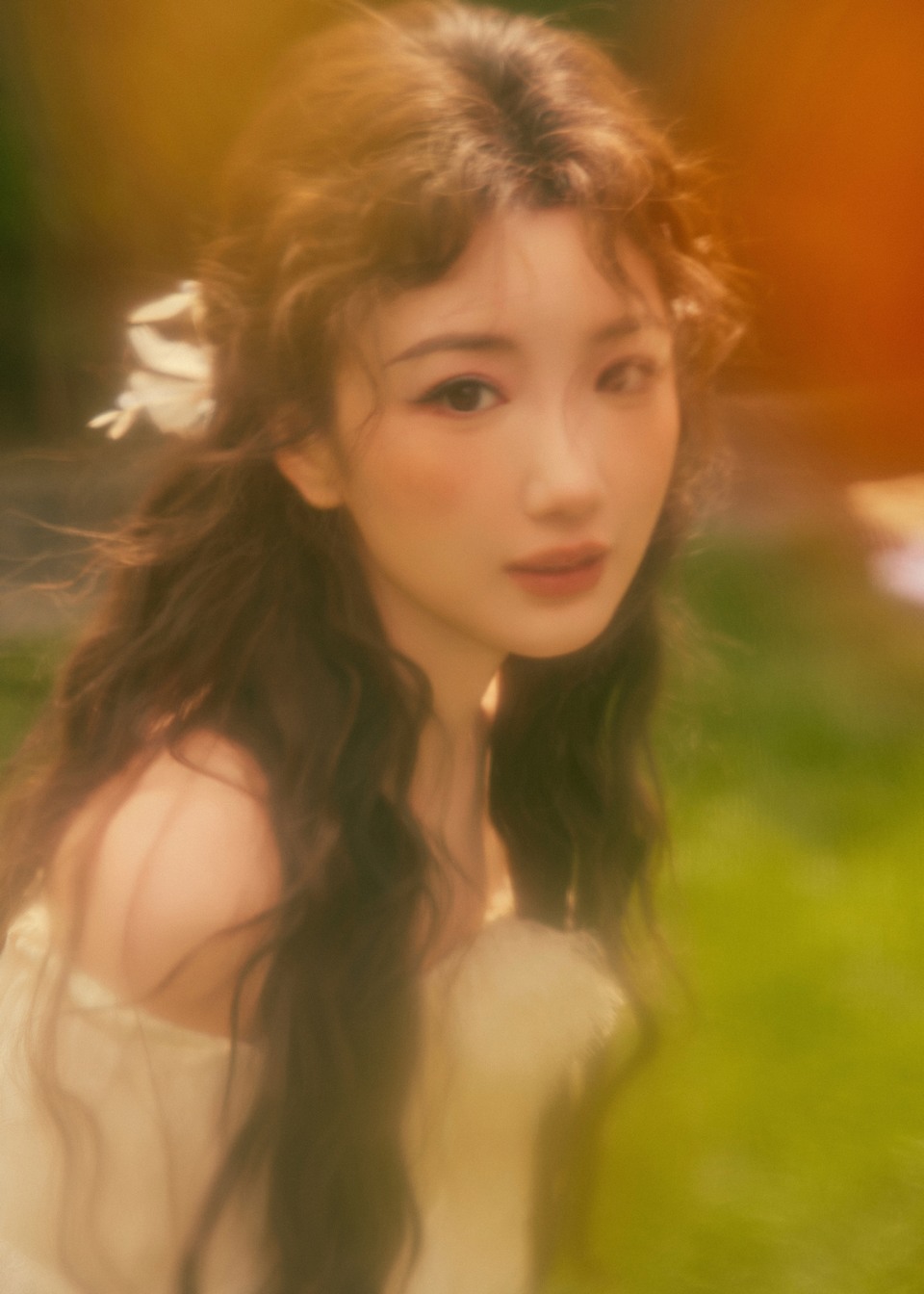 毛晓彤绿意漫拂繁花似锦 一举一动自成耀目诗篇