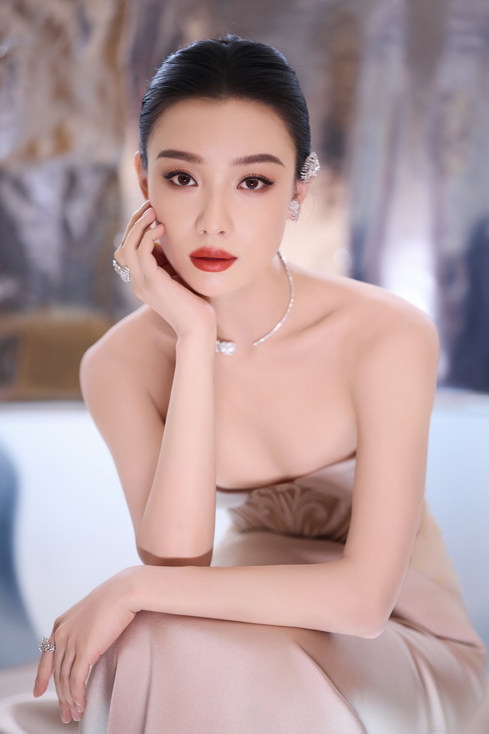 倪妮玫瑰星云环形星轨 在宇宙万象中夺目光彩