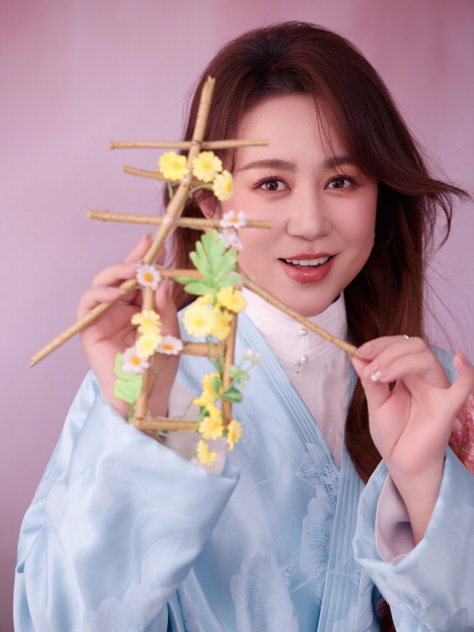 马丽繁花簇拥笑意盈然 以满屏生机蓄力赴约  第9张