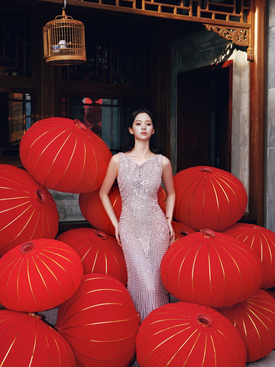 欧阳娜娜路过烟火人间 走过万家灯火挂着红  第5张