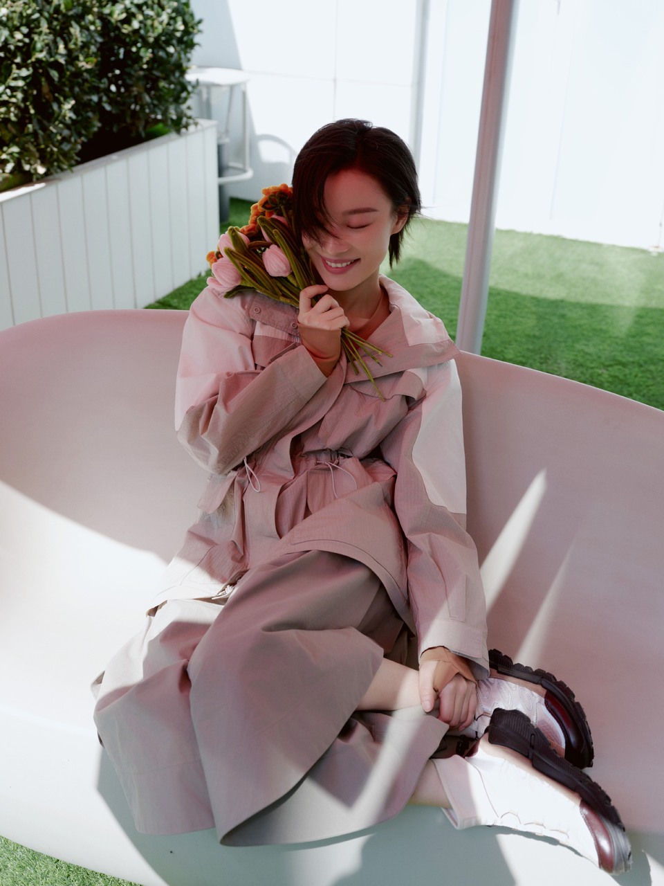 倪妮自然的呼吸频率轻盈舒展 渲染着绿意盎然  第10张