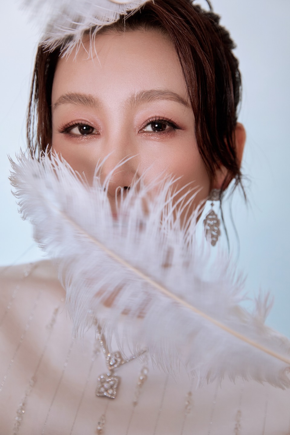 秦海璐光影藏韵沉浸影像世界 怀抱热爱浪漫绮梦  第7张
