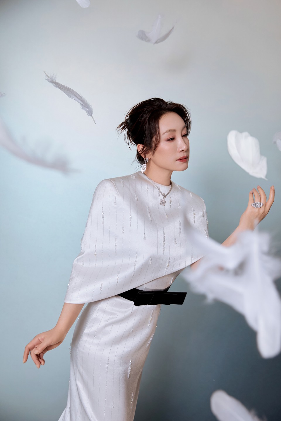 秦海璐光影藏韵沉浸影像世界 怀抱热爱浪漫绮梦