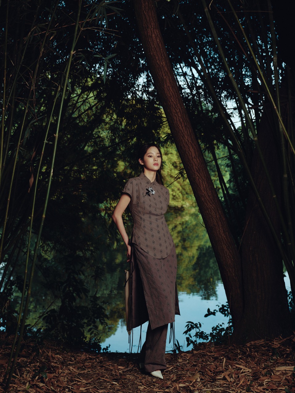 欧阳娜娜光影沉檀东方诗意 恰是江南入暮时分