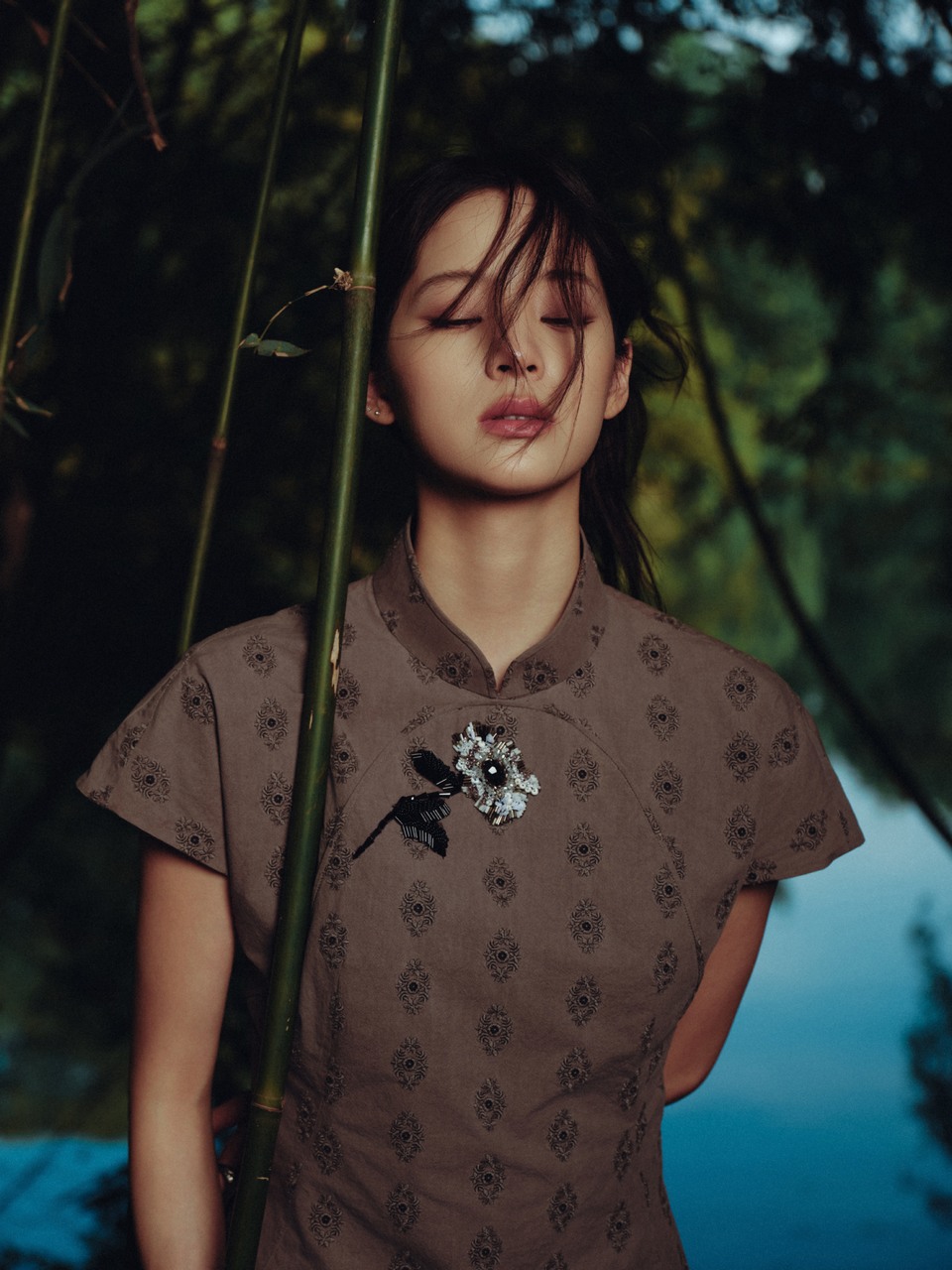 欧阳娜娜光影沉檀东方诗意 恰是江南入暮时分  第9张
