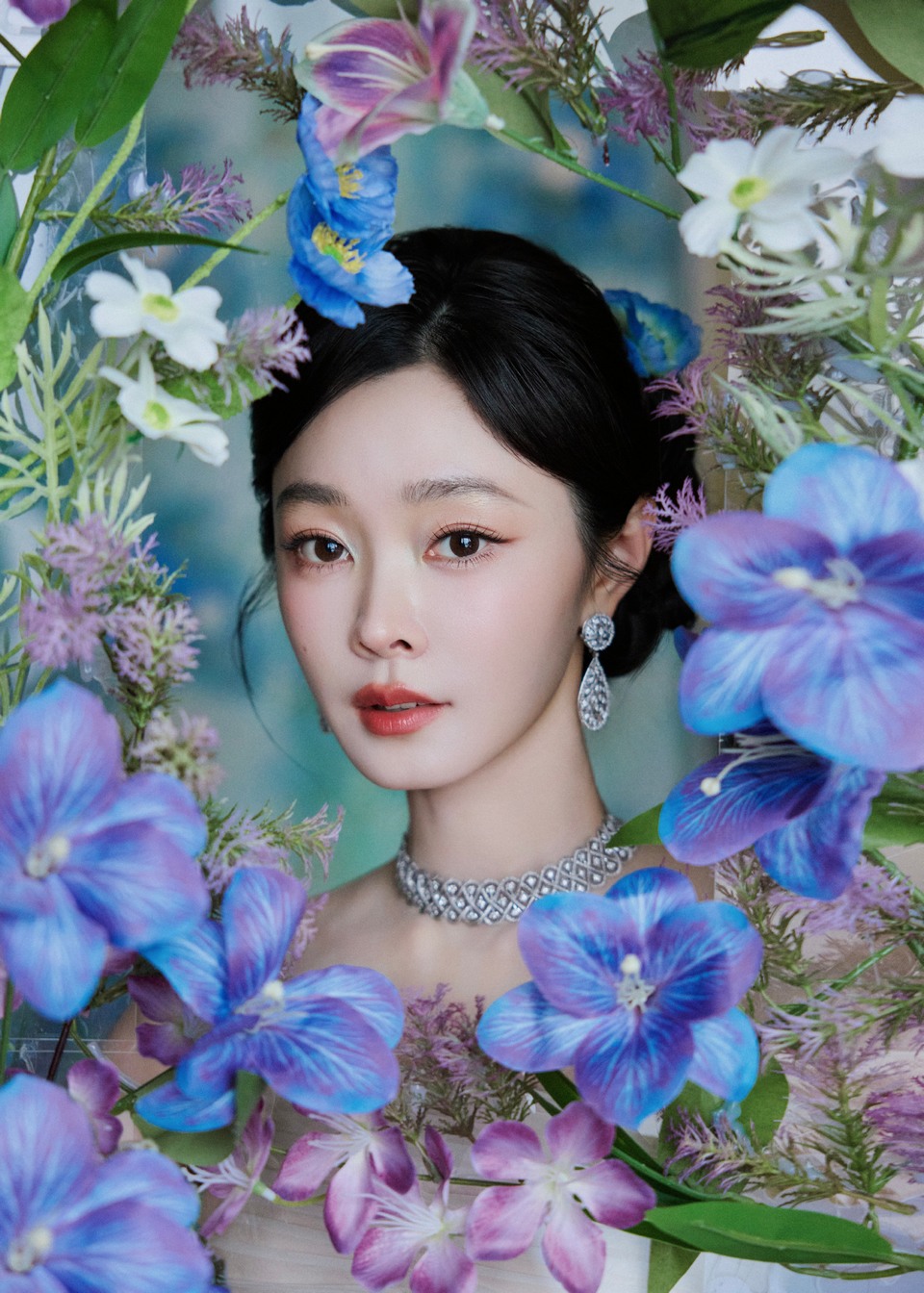 宋轶微风流转藏着花草的芬芳 低调与华光相互交织